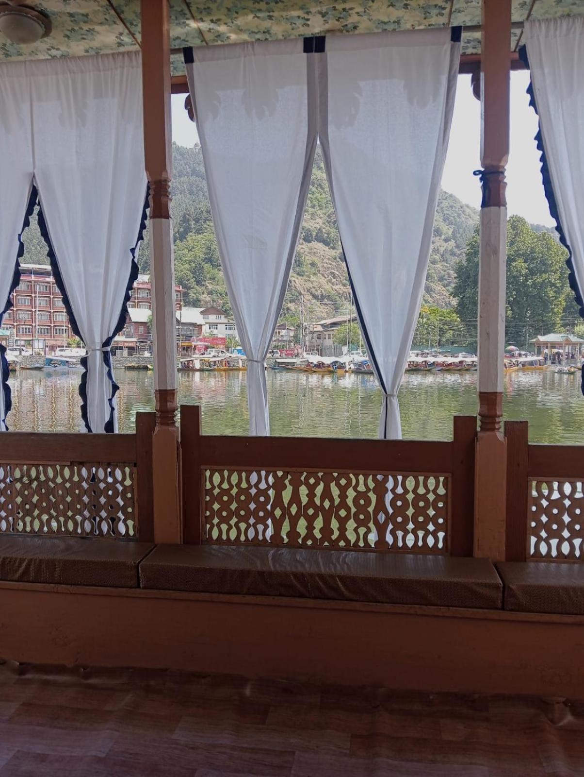 New Lakes Crown Group Of Houseboats Srīnagar Exterior foto