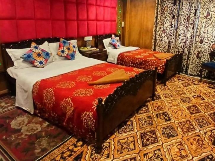 New Lakes Crown Group Of Houseboats Srīnagar Quarto foto